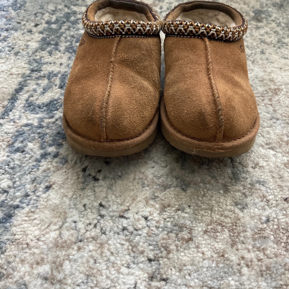 UGG